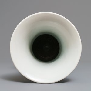 A Chinese blue and white yenyen vase with fine figurative design, Kangxi — photo 5
