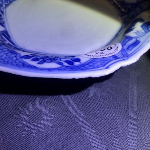 A Chinese blue and white Yixing-style teapot and an anhua-decorated plate, Tianqi and Kangxi — 照片 13
