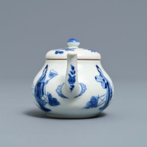 A Chinese blue and white Yixing-style teapot and an anhua-decorated plate, Tianqi and Kangxi — 照片 5