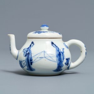 A Chinese blue and white Yixing-style teapot and an anhua-decorated plate, Tianqi and Kangxi — 照片 6
