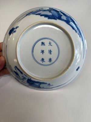A Chinese blue and white 'Yu Ma Tu 浴馬圖' plate, Kangxi mark and of the period — photo 9