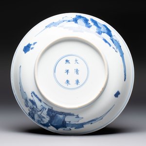 A Chinese blue and white 'Yu Ma Tu 浴馬圖' plate, Kangxi mark and of the period — photo 3