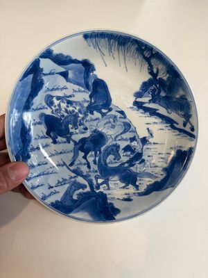 A Chinese blue and white 'Yu Ma Tu 浴馬圖' plate, Kangxi mark and of the period — photo 1