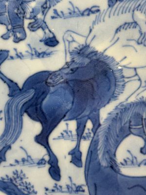 A Chinese blue and white 'Yu Ma Tu 浴馬圖' plate, Kangxi mark and of the period — photo 4