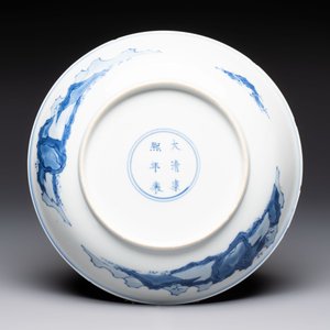 A Chinese blue and white 'Yu Ma Tu 浴馬圖' plate, Kangxi mark and of the period — photo 3