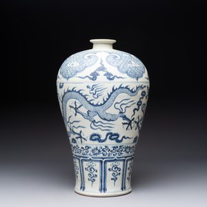 A Chinese blue and white Yuan-style 'dragon' 'meiping' vase, 20th C. — foto 2
