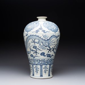A Chinese blue and white Yuan-style 'dragon' 'meiping' vase, 20th C. — foto 4