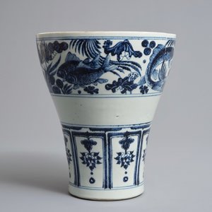 A Chinese blue and white Yuan style reduced meiping vase, 19/20th C. — photo 4