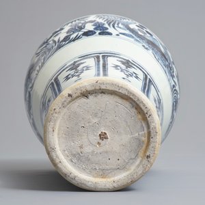 A Chinese blue and white Yuan style reduced meiping vase, 19/20th C. — photo 6