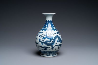 A Chinese blue and white 'yuhuchunping' 'dragon' vase on wooden stand, Qianlong mark, 19/20th C.