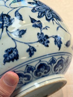 A Chinese blue and white 'yuhuchunping' vase with floral design, Ming — photo 13