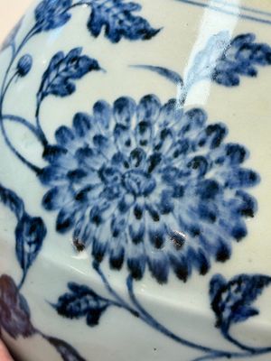 A Chinese blue and white 'yuhuchunping' vase with floral design, Ming — photo 20