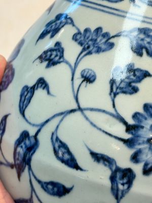 A Chinese blue and white 'yuhuchunping' vase with floral design, Ming — photo 21