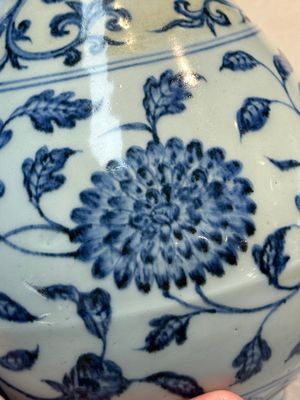 A Chinese blue and white 'yuhuchunping' vase with floral design, Ming — photo 8