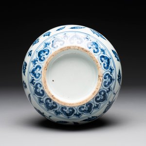 A Chinese blue and white 'yuhuchunping' vase with floral design, Ming — photo 6