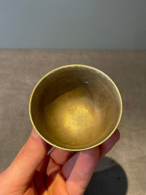 A Chinese blue enamel on gilt ‘Shou’ cup, 19th C. — foto 6