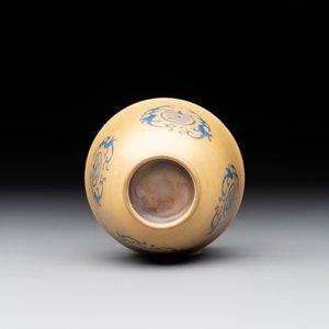A Chinese blue enamel on gilt ‘Shou’ cup, 19th C. — foto 7