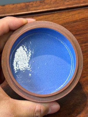 A Chinese blue-enameled Yixing stoneware box and cover with a mountainous landscape, 18/19th C. — 照片 9