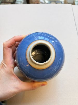 A Chinese blue-glazed 'Antiquities' jar with incised design, Kangxi — 照片 6