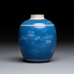 A Chinese blue-glazed 'Antiquities' jar with incised design, Kangxi — 照片 1