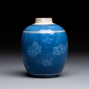 A Chinese blue-glazed 'Antiquities' jar with incised design, Kangxi — 照片 3