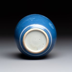 A Chinese blue-glazed 'Antiquities' jar with incised design, Kangxi — 照片 5