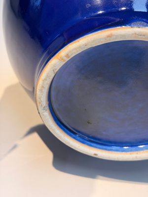 A Chinese blue-glazed bottle vase, 19th C. — photo 13