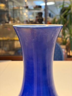 A Chinese blue-glazed bottle vase, 19th C. — photo 10