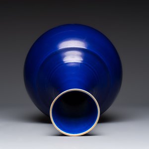 A Chinese blue-glazed bottle vase, 19th C. — photo 5