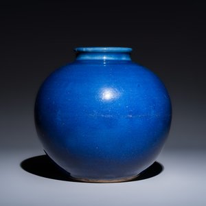 A Chinese blue-glazed globular vase — photo 4