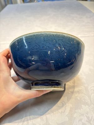 A Chinese blue-glazed 'Hatcher Cargo' bowl with incised dragons, Transitional period — photo 1