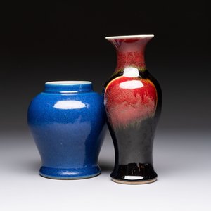 A Chinese blue-glazed jar and a flambé-glazed vase, 19/20th C. — foto 1
