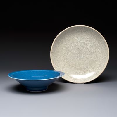 A Chinese blue-glazed bowl and a ge-type plate, 18/19th C., 18/19th C.