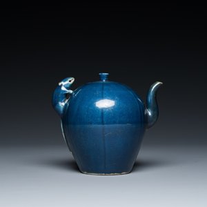 A Chinese blue-glazed teapot with a rat-shaped handle, Transitional period — photo 1