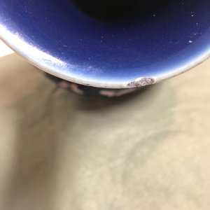 A Chinese blue-ground bottle vase with overglaze butterfly design, Guangxu mark, 19/20th C. — 照片 15