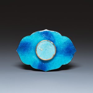 A Chinese blue-ground Canton enamel covered bowl on stand, Qianlong — 照片 3