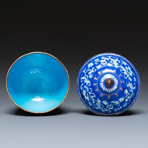 A Chinese blue-ground Canton enamel covered bowl on stand, Qianlong — 照片 8