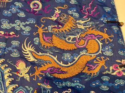 A Chinese blue-ground embroidered silk 'Dragon' robe, 'Ji Fu' 吉服, 19th C. — 照片 17