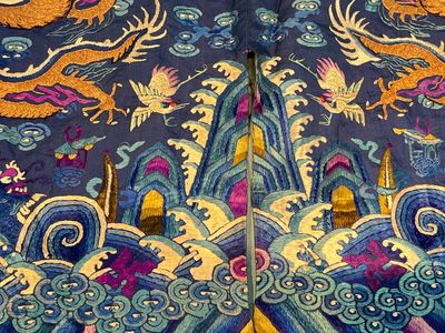 A Chinese blue-ground embroidered silk 'Dragon' robe, 'Ji Fu' 吉服, 19th C. — 照片 18