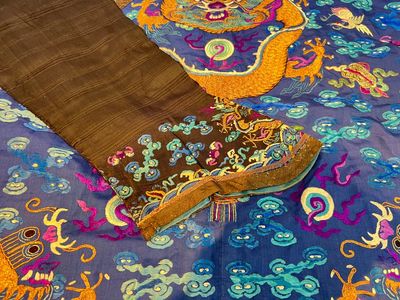 A Chinese blue-ground embroidered silk 'Dragon' robe, 'Ji Fu' 吉服, 19th C. — 照片 2