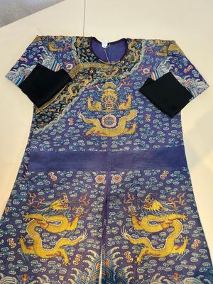A Chinese blue-ground embroidered silk summer gauze 'Dragon' robe, 'Ji Fu' 吉服, 19th C. — photo 1