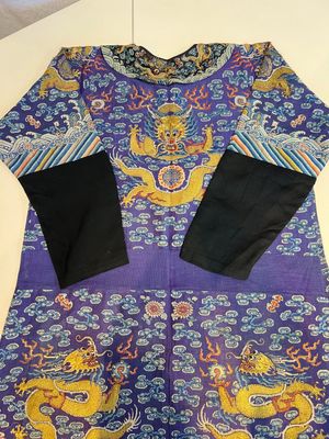 A Chinese blue-ground embroidered silk summer gauze 'Dragon' robe, 'Ji Fu' 吉服, 19th C. — photo 12