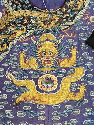 A Chinese blue-ground embroidered silk summer gauze 'Dragon' robe, 'Ji Fu' 吉服, 19th C. — photo 5
