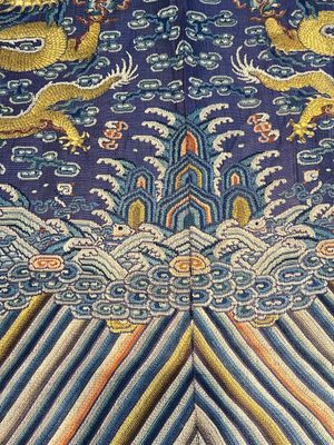 A Chinese blue-ground embroidered silk summer gauze 'Dragon' robe, 'Ji Fu' 吉服, 19th C. — photo 8