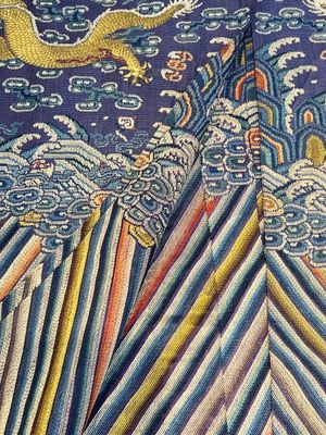 A Chinese blue-ground embroidered silk summer gauze 'Dragon' robe, 'Ji Fu' 吉服, 19th C. — photo 9