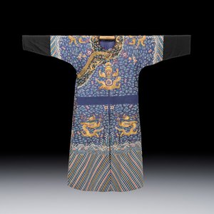 A Chinese blue-ground embroidered silk summer gauze 'Dragon' robe, 'Ji Fu' 吉服, 19th C. — photo 1