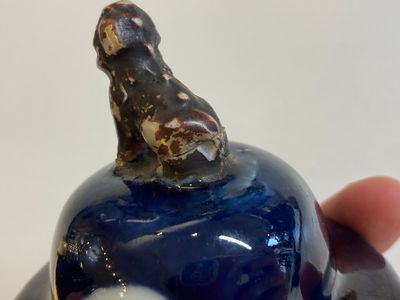 A Chinese blue-ground famille rose garniture of five vases with floral design, Qianlong — 照片 12