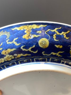 A Chinese blue-ground yellow-enamelled 'dragon' dish, Qianlong mark and of the period — photo 6