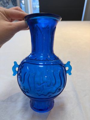 A Chinese blue Peking glass vase with Arabic inscription, Qianlong mark and possibly of the period — photo 3