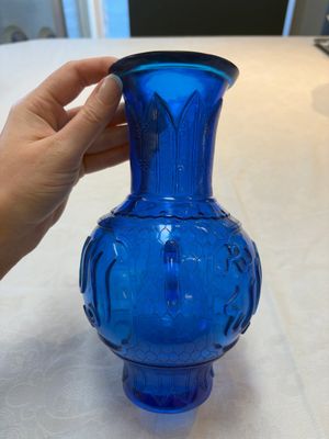 A Chinese blue Peking glass vase with Arabic inscription, Qianlong mark and possibly of the period — photo 4